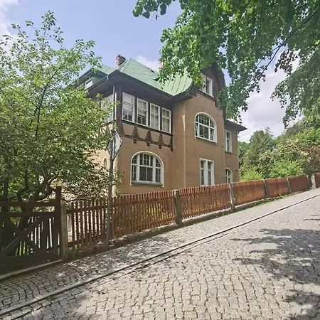 Marcówka M4 - Duży W Historycznej Willi Z Ogrodem