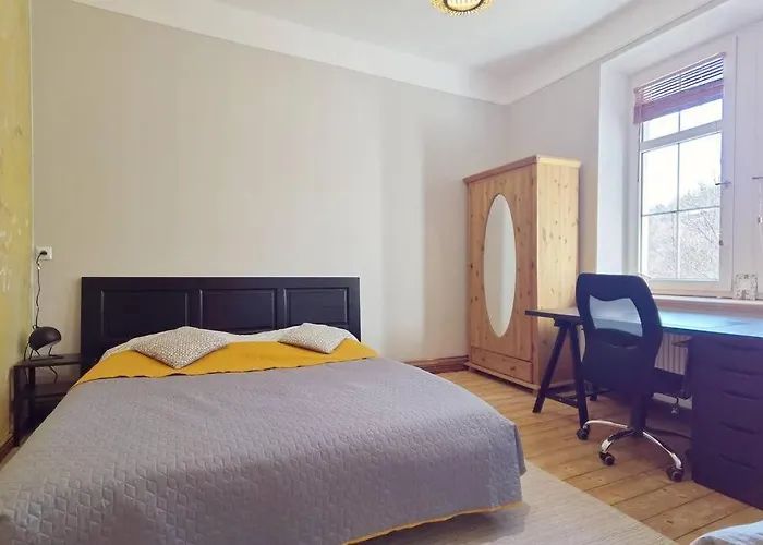 Marcowka M4 - Duzy W Historycznej Willi Z Ogrodem